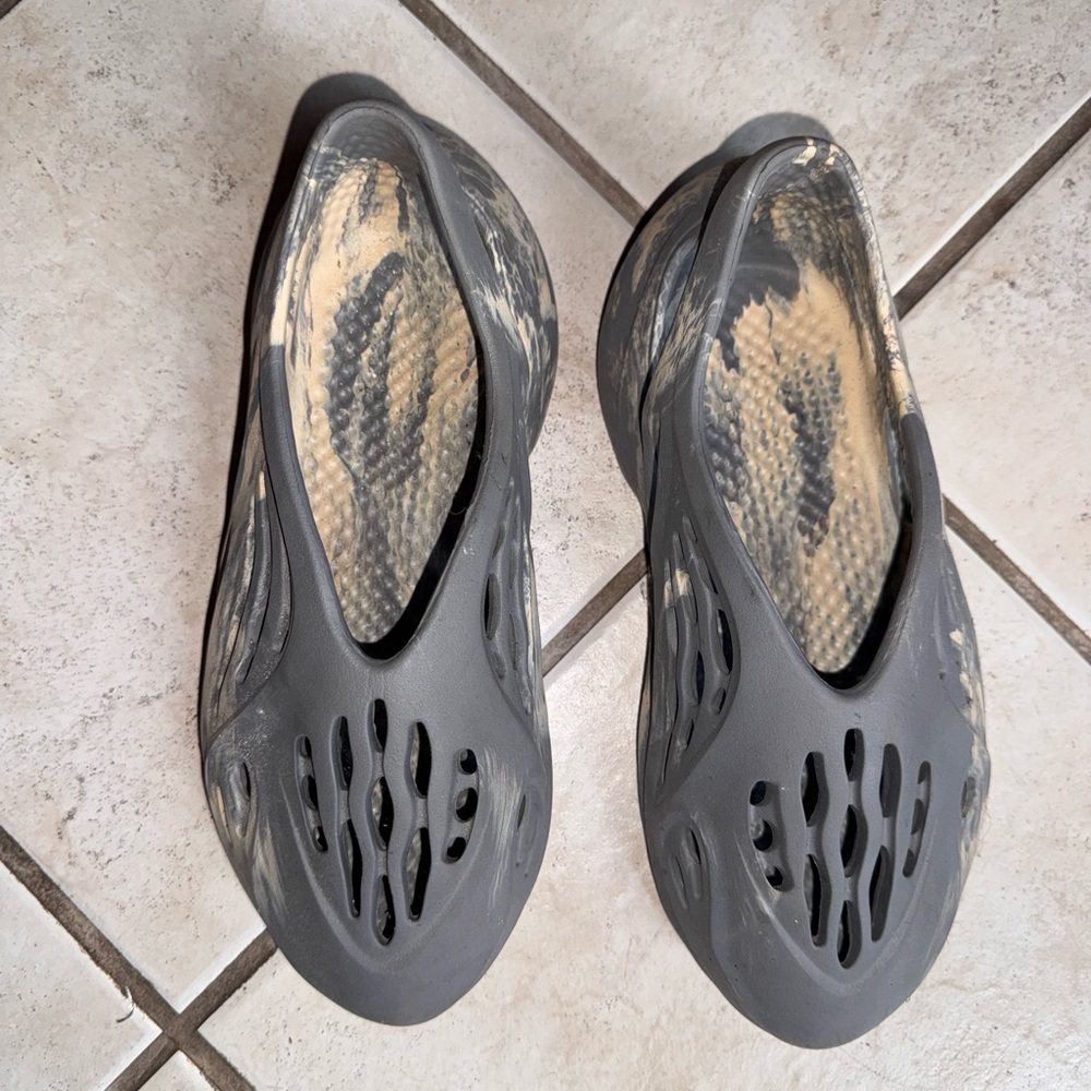 Yeezy Foam Runners 6y